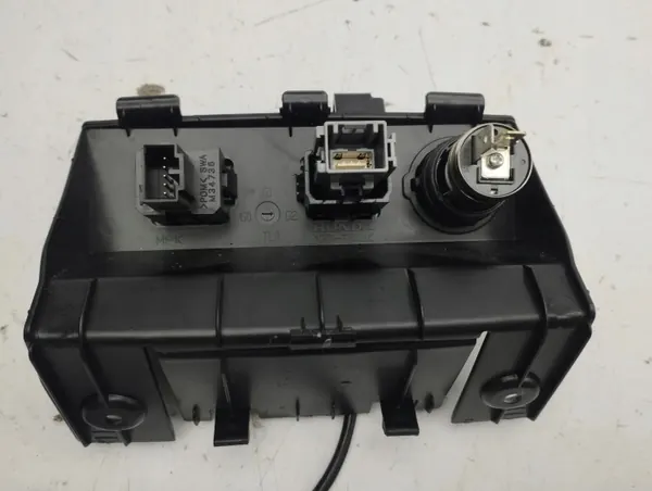 Tomada USB Honda Accord 2009 OEM AMD134294 image 5