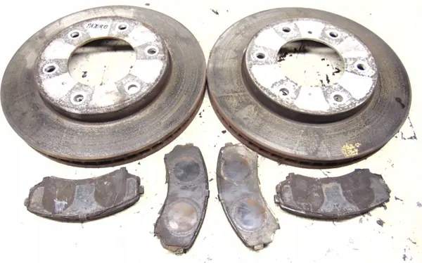 Gebruikte Voorremmen voor Mitsubishi Pajero IV image 2