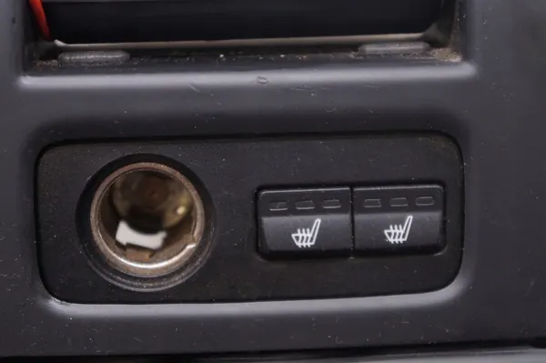 Armrest Console Heated Rear Seats Volvo V70 III OEM 39870952 image 4