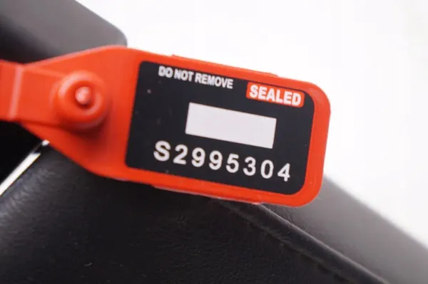 Armrest Console Heated Rear Seats Volvo V70 III OEM 39870952 image 8