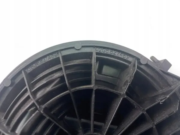 Asa de maletero VW Golf VII OEM 5G6827469R - Usado image 8