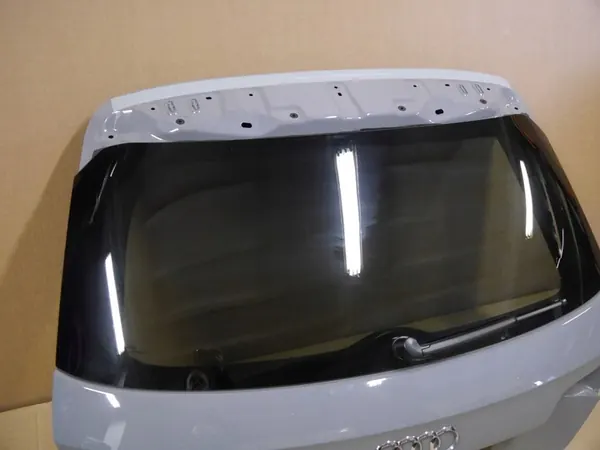 AUDI A3 8V Takaluukku LY7C image 3