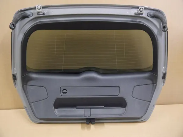 AUDI A3 8V Takaluukku LY7C image 4