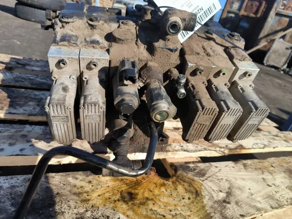 Distribuidor de válvulas hidráulicas ZAWORY HYDRAULIKI OEM image 2