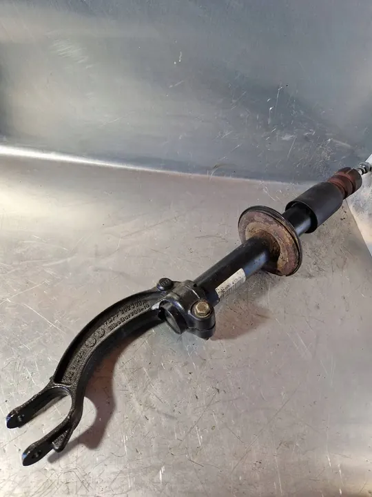 Alhaisen Iskunvaimentimen Kiinnitys Vasen Audi Q5 SQ5 8R0413N image 2