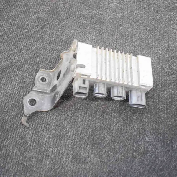 Toyotan Hehkutulppa OEM 1327000010 - 2.2L Diesel image 2