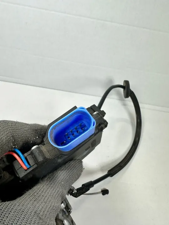 GOLF V IV KOMBI Türschloss Links Vorne image 3