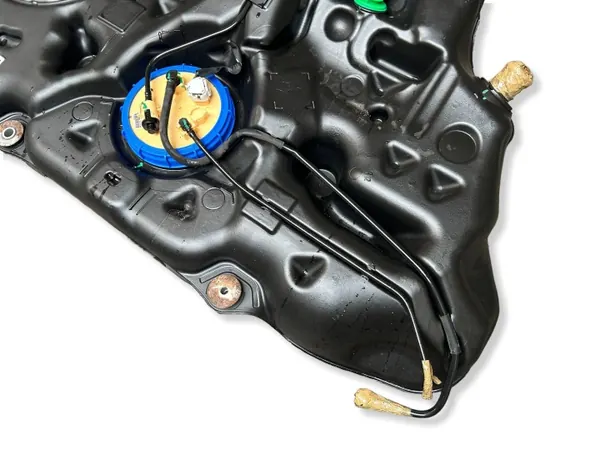 Réservoir carburant Toyota Avensis T29 OEM 77100-05220 image 3