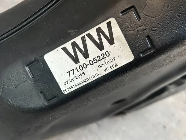 Réservoir carburant Toyota Avensis T29 OEM 77100-05220 image 8