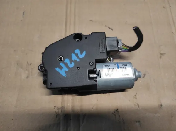 Mercedes W212 panoramadak motor OEM 1717822B image 2
