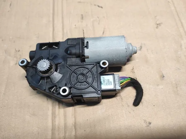 Mercedes W212 panoramadak motor OEM 1717822B image 3