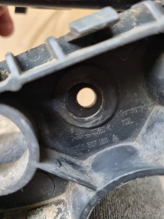 VW PASSAT CC 08+ Scivoli di montaggio paraurti Ant D image 3