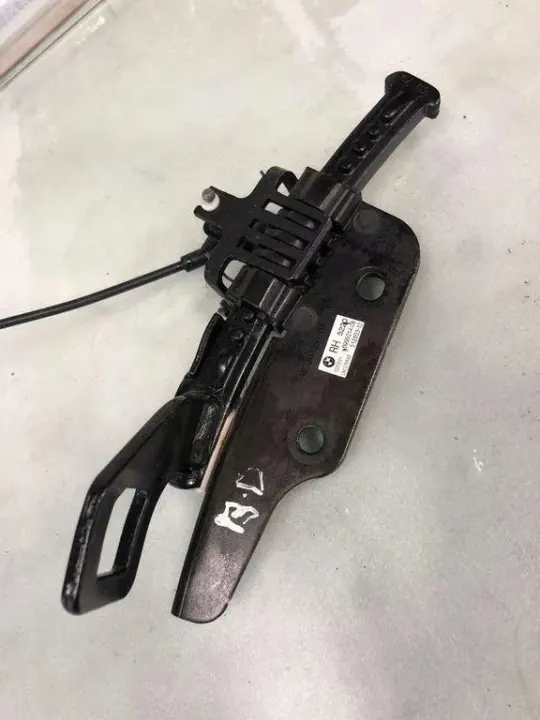 Poignée arrière droite OEM 6995014 pour BMW image 3