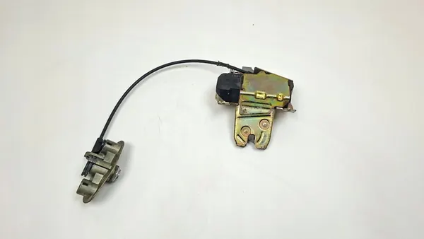 2004 Volvo S80 Verrou de coffre image 1