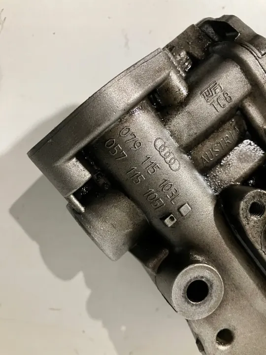 Oliepomp OEM 057115105L voor Audi Q7 4.2 TDI image 4