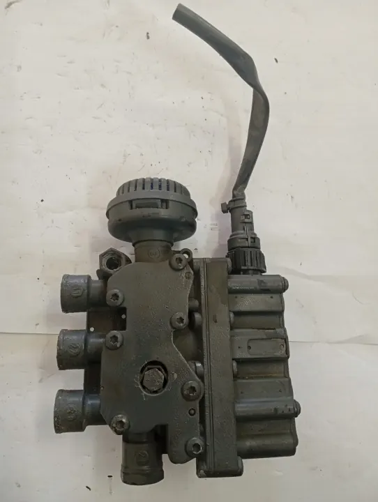Ohjausventtiili OEM 1343255 - Käytetty Kunnossa image 2
