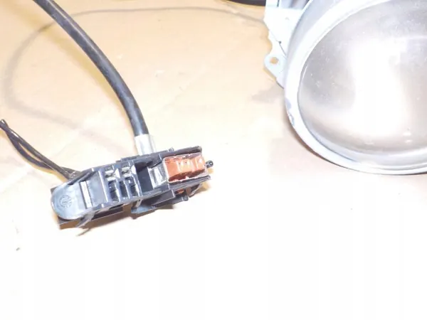 Bombilla Skoda OE usada OEM Q1T32157, E106J DOT image 4