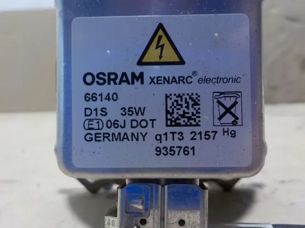 Bombilla Skoda OE usada OEM Q1T32157, E106J DOT image 6