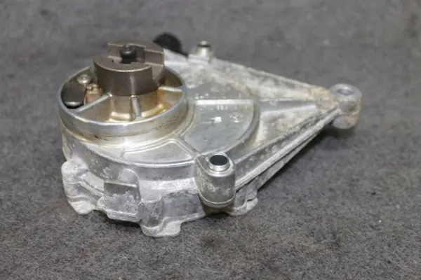BMW Vakuumpumppu OEM 7622380 N20/N26 moottoreille image 3