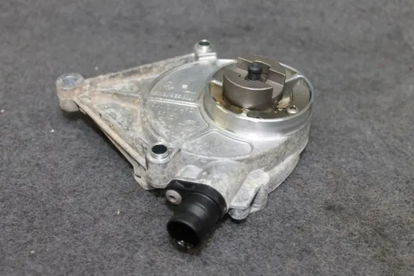BMW Vakuumpumppu OEM 7622380 N20/N26 moottoreille image 4
