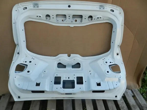 Rear Trunk Lid Renault Kadjar image 4