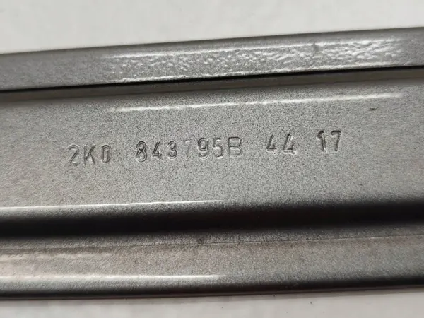 VW Caddy 2K5 Linker Railafdekking OEM 2K0843795B image 5