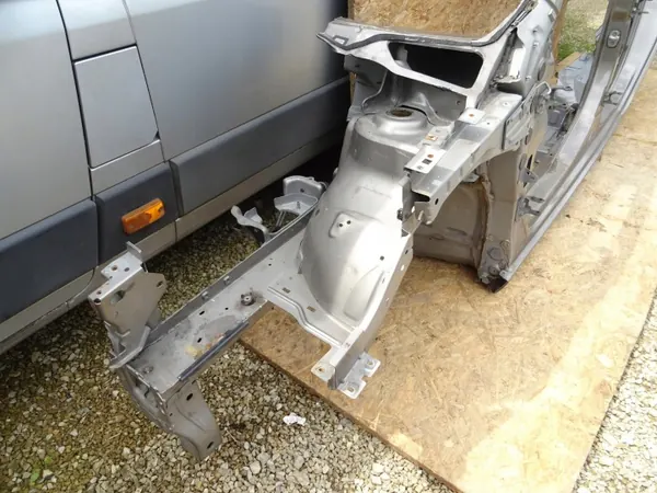 Faldón de Larguero Izquierdo CITROEN C4 II Pieza OEM image 3