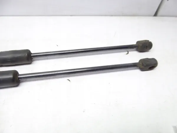 Volkswagen Passat B6 Baklucka Ställdon 3C9827550A image 2