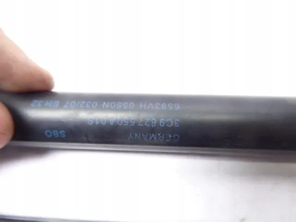 Volkswagen Passat B6 Baklucka Ställdon 3C9827550A image 4