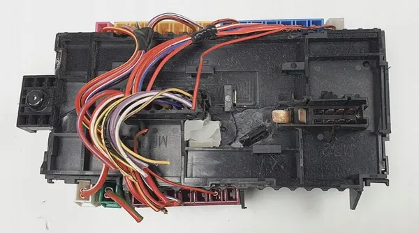 Caja de fusibles Mercedes-Benz A2469067100 image 2