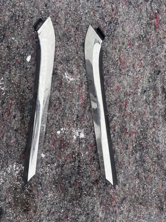 Garniture Chrome Aile Droite OEM Renault OE - Occasion image 2