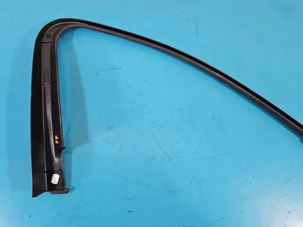 Mercedes Framre Höger Dörrlist OEM A2137270200 image 3