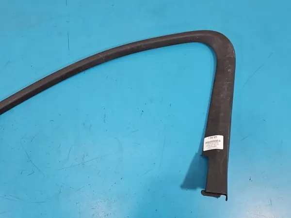 Mercedes Framre Höger Dörrlist OEM A2137270200 image 5