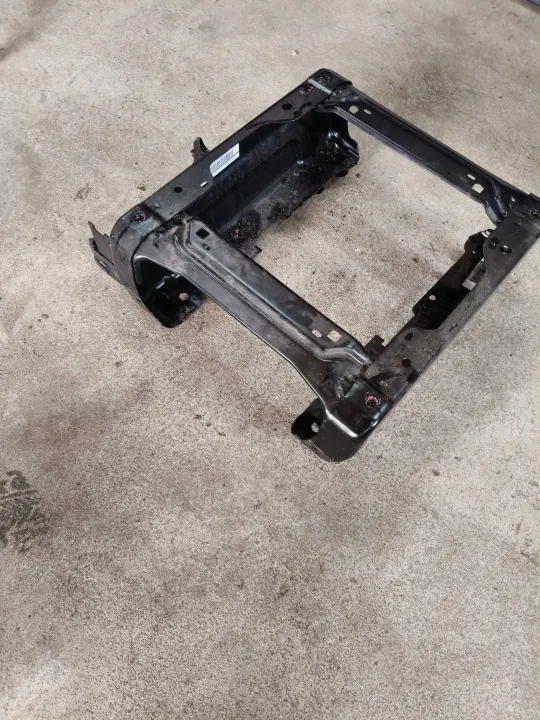 Kuljettajan istuimen runko OEM CNE514 Etu oikea UK image 2