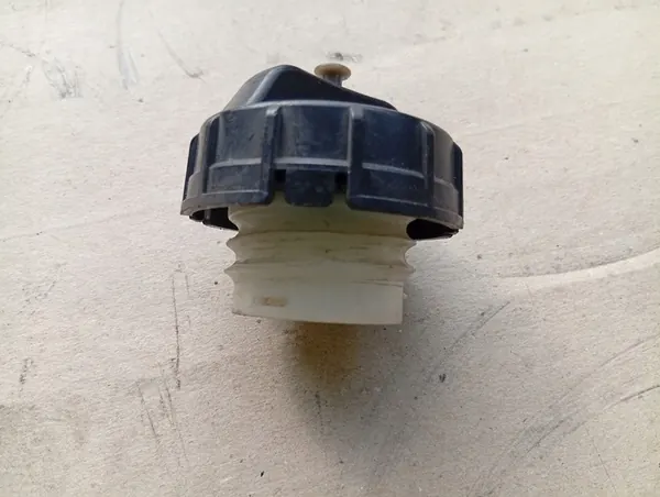 Mitsubishi OUTLANDER I 01-06 Tapa de combustible MN120695 image 7