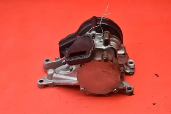 Pompe à huile OEM 55487858 pour Opel Astra 5 1.6 CDTI image 3