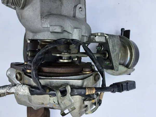 Turboahdin OEM 04L253010B VW Skoda Audi 2.0 TDI image 7