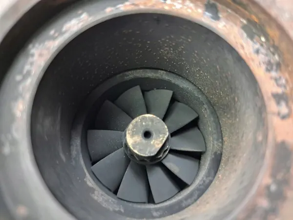 Turboahdin OEM 04L253010B VW Skoda Audi 2.0 TDI image 9