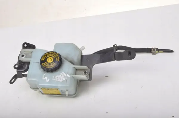 Réservoir de Liquide de Frein Toyota - Pièce OE Usagée image 2