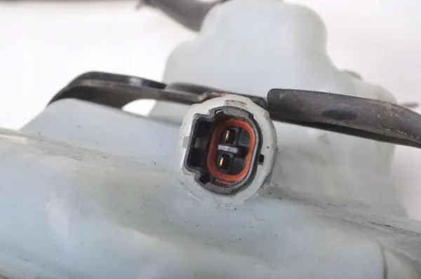 Réservoir de Liquide de Frein Toyota - Pièce OE Usagée image 4