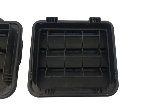 Grelha ventilação para-choques traseiro KIA Ceed 2020 OEM 81364548 image 10