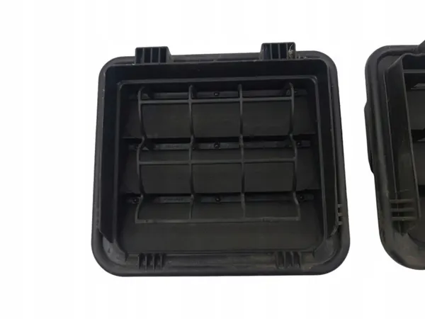 Grelha ventilação para-choques traseiro KIA Ceed 2020 OEM 81364548 image 9