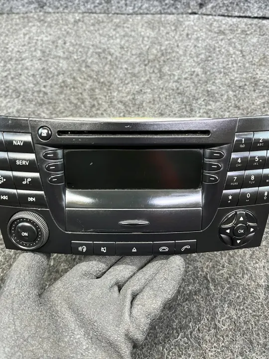 Gebruikte Becker Radio CD Navi OEM A2118200979 image 3