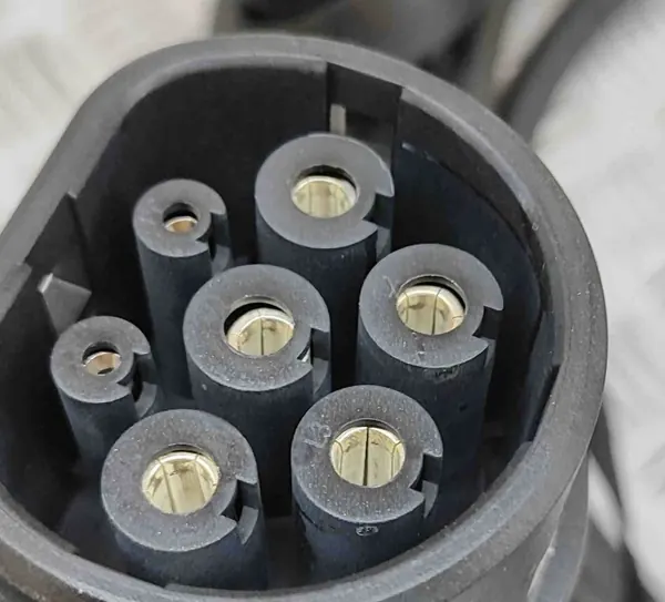 Câble de charge batterie Hyundai Kona OEM 66632ADU023A image 5