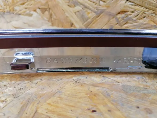 OEM A2057430300 Garniture Chrome Coffre Mercedes W205 image 3