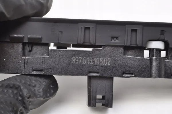 Porsche Cayman 987 Achterklep Ontgrendelknop 99761310502 image 2