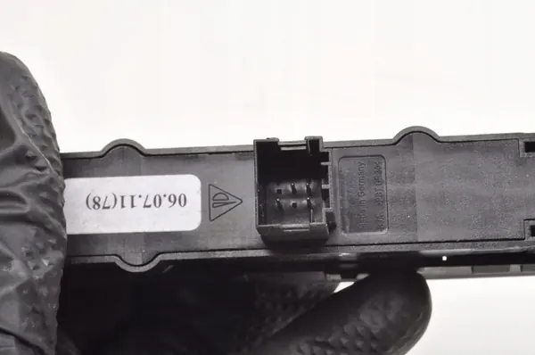 Porsche Cayman 987 Achterklep Ontgrendelknop 99761310502 image 6