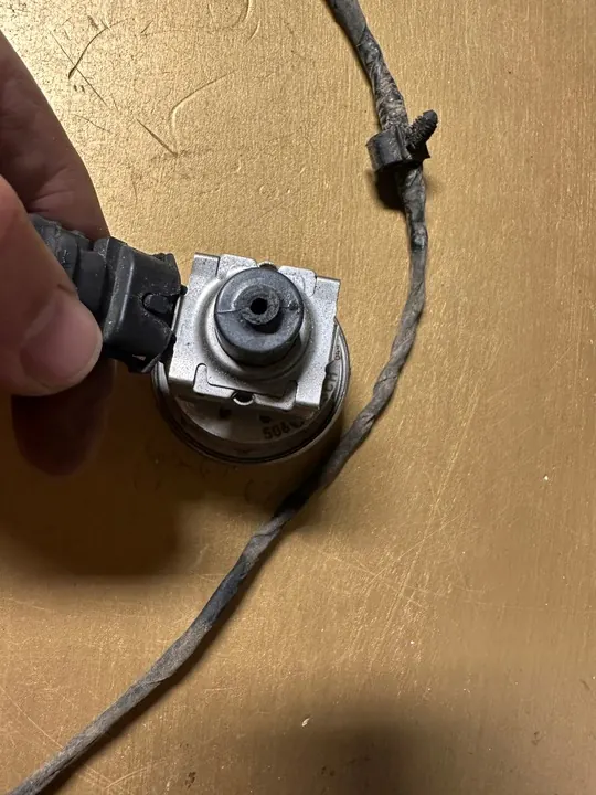 HYUNDAI SANTA FE IV 2.2 CRDI AdBlue Injector OEM image 3