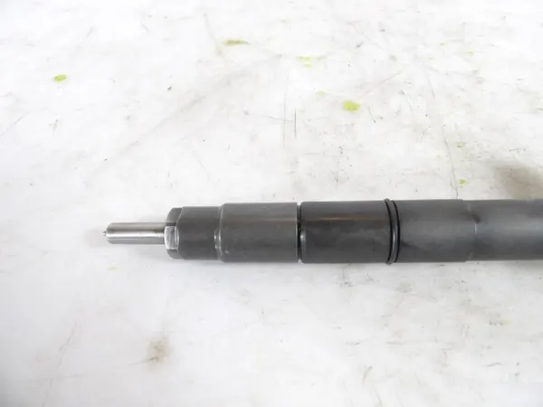 Inyector Skoda Fabia III 1.4TDI OEM 28565335 - Usado image 3