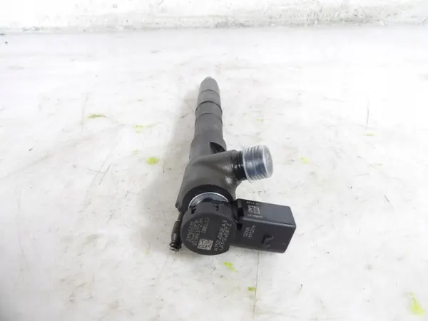 Inyector Skoda Fabia III 1.4TDI OEM 28565335 - Usado image 4